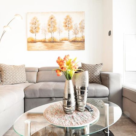 Bright Condo In The Heart Of Toronto Exterior foto