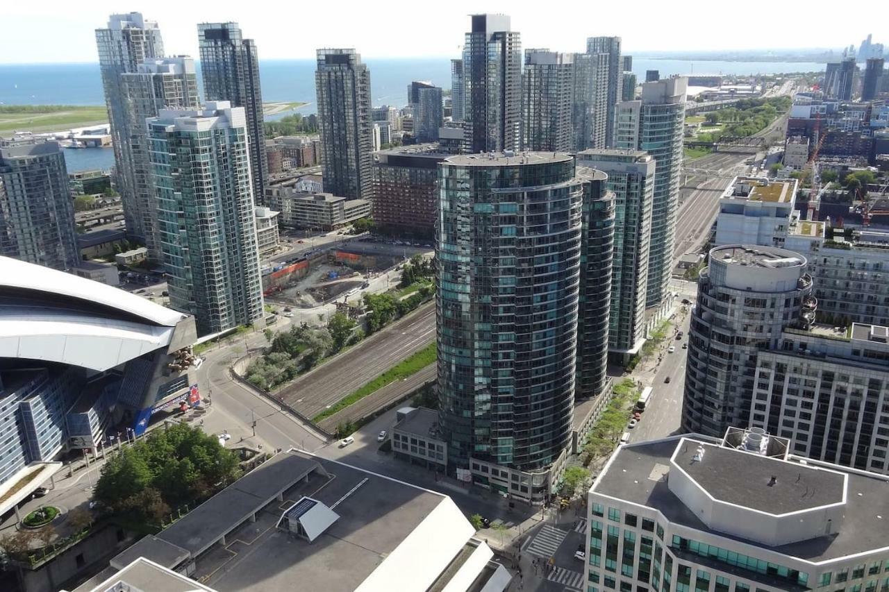 Bright Condo In The Heart Of Toronto Exterior foto